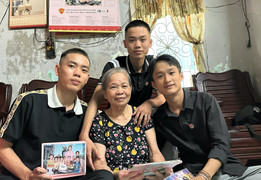 Xúc động lá đơn xin gác lại việc học, xung phong nhập ngũ của nữ sinh Ê-đê 