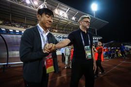 HLV châu Âu ở tuyển Việt Nam: Người lên đỉnh Đông Nam Á, kẻ mất việc sau 2 tháng