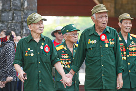 Đại diện Bộ Quốc phòng gặp mặt Đoàn gia đình cựu cố vấn Trung Quốc