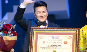 Sở VH-TT Hà Nội lập hội đồng tổng duyệt đêm nhạc Mr Đàm sau sự cố trang phục