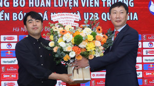 HLV Kim Sang-sik: Thành công như ông Park Hang Seo không dễ dàng