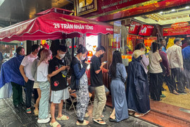 Phi mã từng phút, giá vàng chạm 92 triệu đồng/lượng