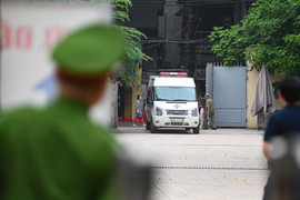 Nam Định tặng bằng khen 2 người hùng đập tường cứu người trong vụ cháy nhà trọ