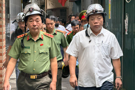 Nam Định tặng bằng khen 2 người hùng đập tường cứu người trong vụ cháy nhà trọ