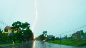 Sáng nay, gần 500 cú sét đánh xuống mặt đất