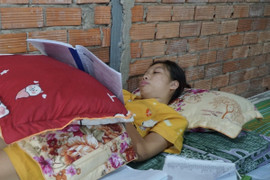 Nữ sinh bị tai nạn gãy cột sống được bố trí phòng riêng thi lớp 10 ở TP.HCM