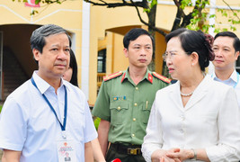 Bộ trưởng GD&ĐT chúc sĩ tử 'tự tin, thể hiện mình tốt nhất'