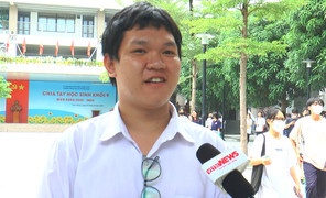 Thí sinh ‘cầu Phật, cầu trời’ sau khi dự thi môn tổ hợp