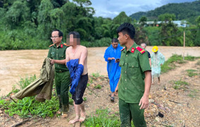 Bộ trưởng Lương Tam Quang gửi thư khen công an cứu dân giữa dòng nước lũ