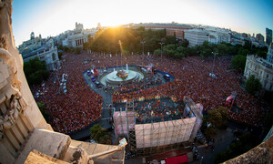 Biển người xuống phố thâu đêm mừng Tây Ban Nha vô địch EURO 2024