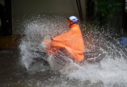 Tin cảnh báo mưa dông và dự báo thời tiết Hà Nội, TP.HCM đêm nay và ngày mai