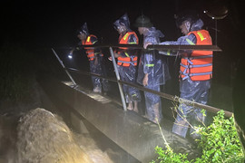 Ô tô lao xuống suối ở Hòa Bình, đại úy quân đội tử vong
