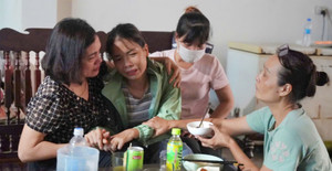 Tình người xoa dịu cơn mưa nước mắt nơi sập cầu Phong Châu