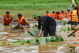 'Khẩn trương khắc phục hậu quả bão lũ, nhanh chóng ổn định đời sống Nhân dân'