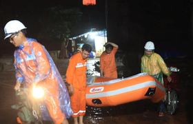 'Khẩn trương khắc phục hậu quả bão lũ, nhanh chóng ổn định đời sống Nhân dân'