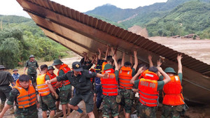 'Khẩn trương khắc phục hậu quả bão lũ, nhanh chóng ổn định đời sống Nhân dân'