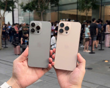 Dân TP.HCM thức xuyên đêm, xếp hàng mua iPhone 16 series