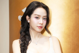 Hoa hậu Thanh Thủy diễu hành trên phố khi về nước sau đăng quang quang