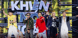 Khán giả xếp hàng giữa trời 12 độ C xem concert 'Anh trai vượt ngàn chông gai'