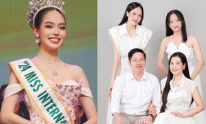 Hoa hậu Thanh Thủy diễu hành trên phố khi về nước sau đăng quang quang