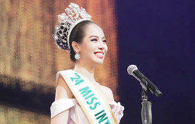 Hoa hậu Thanh Thủy diễu hành trên phố khi về nước sau đăng quang quang