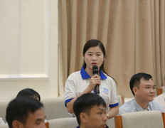 Thầy giáo chống nạng dạy chữ ở ốc đảo hơn 30 năm