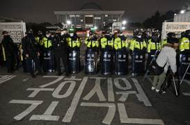 Hàn Quốc dỡ bỏ thiết quân luật, điều gì xảy ra tiếp theo?