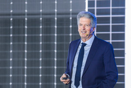 Phát triển năng lượng sạch: AI sẽ giúp tạo ra vật liệu mới cho pin mặt trời