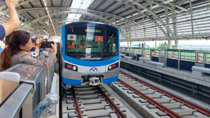 Một ngày đi làm bằng tuyến Metro số 1 Bến Thành - Suối Tiên