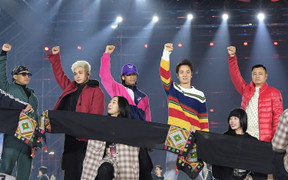 Khán giả xếp hàng giữa trời 12 độ C xem concert 'Anh trai vượt ngàn chông gai'