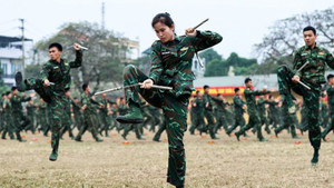 10 'bông hồng thép' đặc công luyện võ biểu diễn tại Triển lãm Quốc phòng 2024