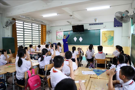 Sắp xếp dạy 2 buổi/ngày để lách quy định dạy thêm?