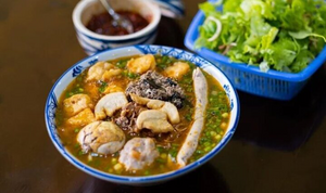Lên Hà Nội chúc Tết, tôi 'cắn răng' ăn bát bún riêu 120 nghìn đồng