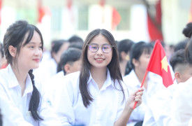 Nhiều phụ huynh lo 'học phí được miễn nhưng phụ phí tăng 3 - 4 lần'