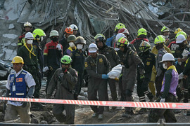 Chạy đua với thời gian cứu hộ động đất tại Myanmar, Thái Lan