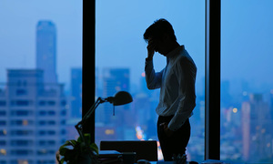 Tôi có 20 tỷ đồng nên muốn về hưu non, nhưng vợ bắt làm việc đến 60 tuổi