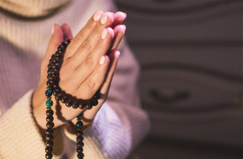 Khi Đức Phật khất thực ở nơi người dân oán hận nghĩ ngài gây nạn đói