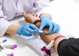 Bị trêu 'bé không giống bố', người đàn ông bí mật mang tóc con xét nghiệm ADN