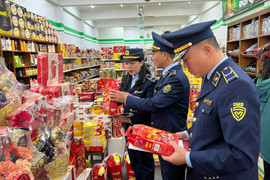 Cán bộ 'bật đèn xanh' cho doanh nghiệp buôn hàng giả, Thủ tướng chỉ đạo khẩn