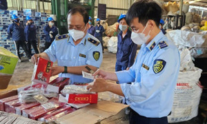 Chuyển vụ việc cửa hàng Trung Hiếu nghi bán xe điện giả sang công an điều tra