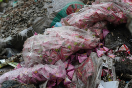 Chuyển vụ việc cửa hàng Trung Hiếu nghi bán xe điện giả sang công an điều tra