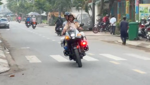 Quên CCCD, thí sinh được CSGT TP.HCM hỗ trợ về nhà lấy kịp thời