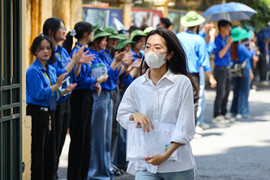 Thi tốt nghiệp THPT: Vì sao đề thi không in trên khổ giấy A3 như công bố?