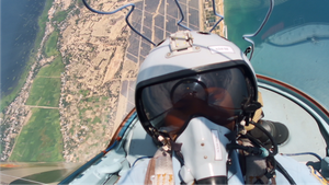 Tuyệt kỹ 'lá vàng rơi' của phi công Yak-130 chuẩn bị cho diễu binh ngày 2/9