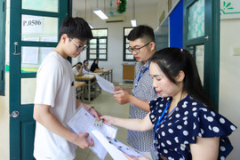 Nữ sinh trường làng giành ba điểm 10 trở thành thủ khoa toàn quốc khối A