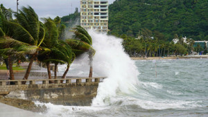 Bão Wipha liên tục mạnh thêm, khả năng ảnh hưởng trực tiếp đất liền nước ta