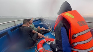 Hiện trường vụ chìm tàu du lịch trên vịnh Hạ Long