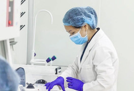 Bị trêu 'bé không giống bố', người đàn ông bí mật mang tóc con xét nghiệm ADN