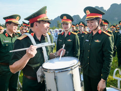 Trung tướng Trương Thiên Tô kiểm tra các khối diễu binh chuẩn bị đại lễ 2/9