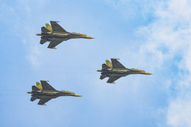 Màn trình diễn của đội hình máy bay chiến đấu tham gia nhiệm vụ A80